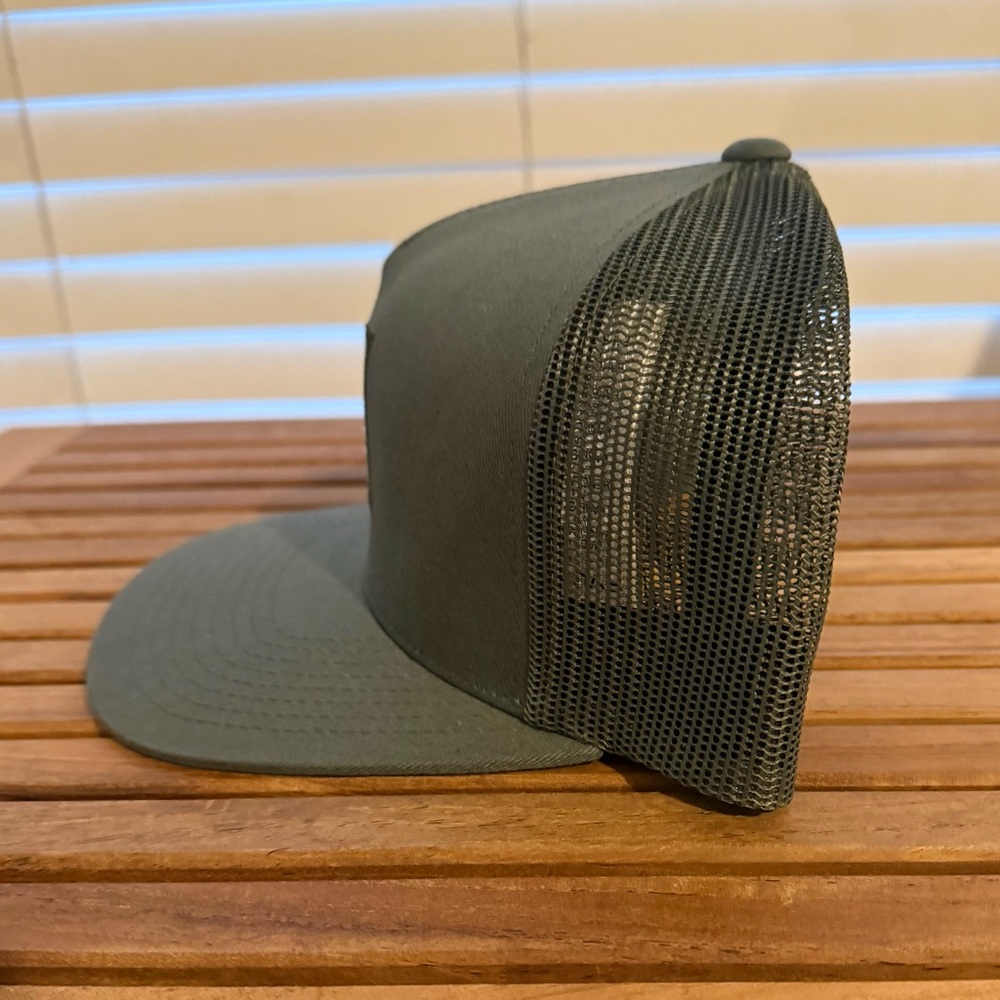 NWOT RVCA Logo Green SnapBack - Picture 2 of 4